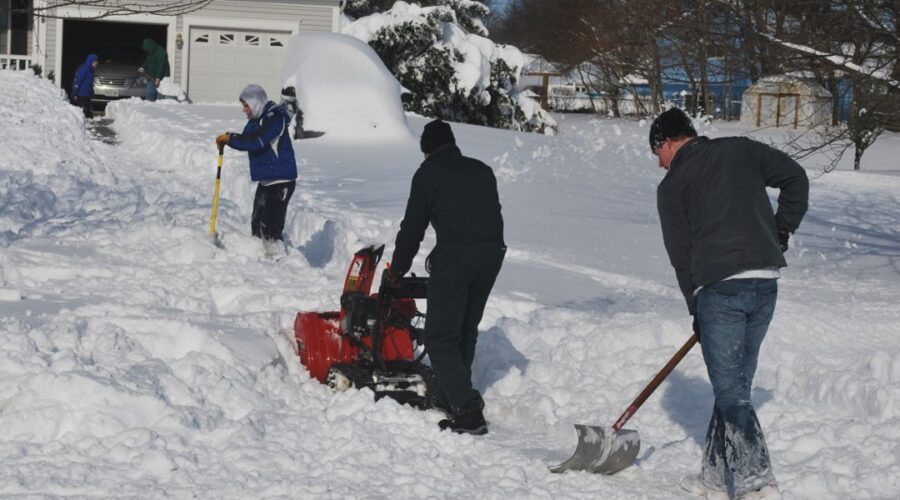 Snow Shoveling caused you pain – Physiotherapist is Go-to Health Provider to relieve your pain!